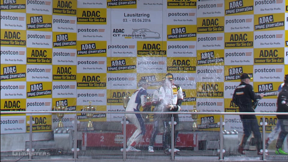 OFFROAD - Ein Land Rover 110 HCPU mit einer Wohnkabine von Four Wheel Campers