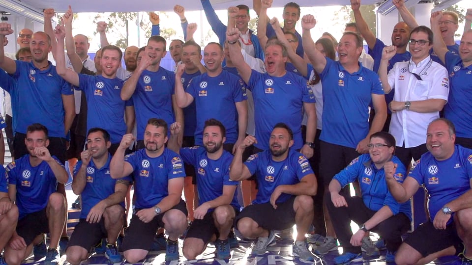 Campingbus und PKW Adria Active