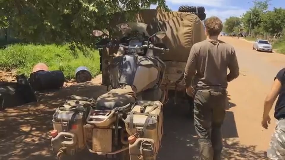 Easy-up Motorhaubenlift von Genesis Tracks