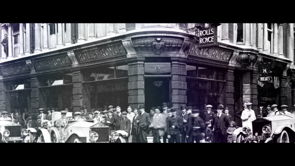 Einsteigen, abheben: Direkt zum Flugzeug mit dem exklusiven MINI 5-Türer Shuttle am Flughafen München.