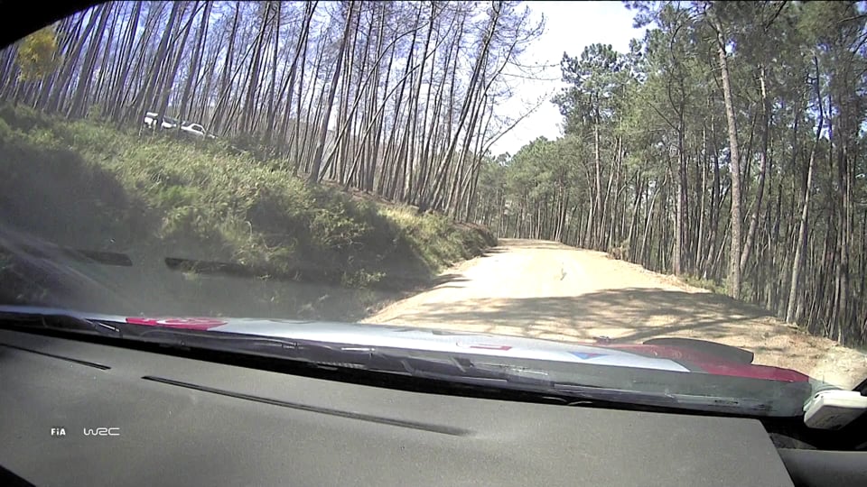 Ein Duell der Superlative: der neue Audi SQ7 TDI gegen den Red Bull Alpha Jet. 435 PS gegen 10.600 PS. Aber der Audi SUV beschle