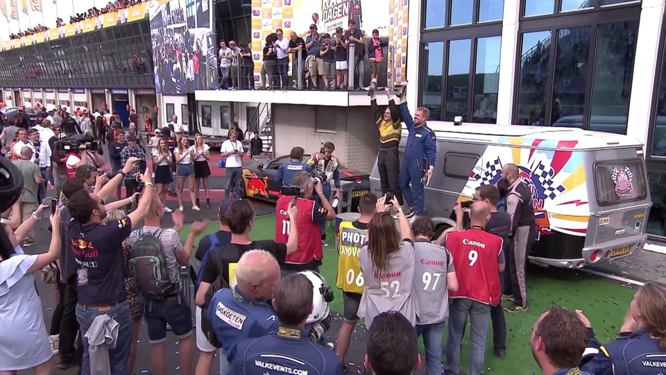 Audi A4 - Animation Prädiktiver Effizienzassistent mit ACC