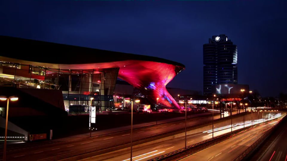 Mike Horn und die G-Klasse - zwei Extremsportler erreichen den legendären K2..