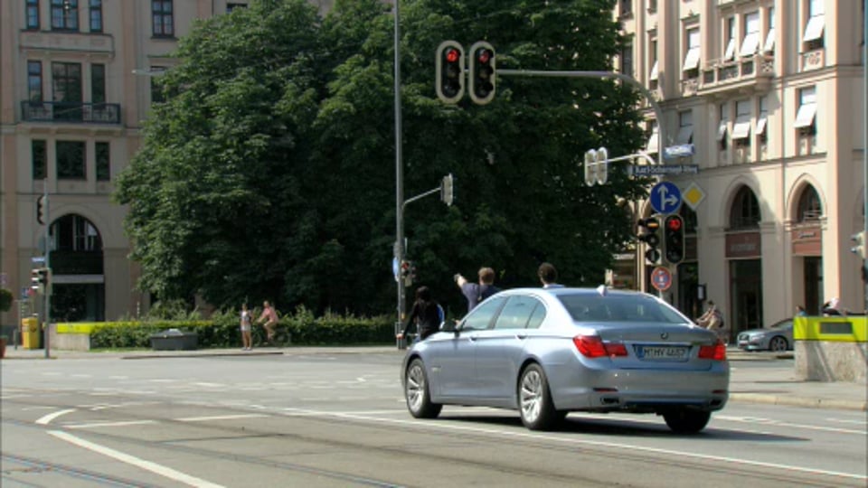 Mike Horn und die G-Klasse - zwei Extremsportler erreichen den legendären K2...