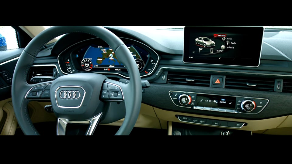  FCA CEO Sergio Marchionne übergibt den ersten Jeep® Wrangler an die italienische Carabinieri...