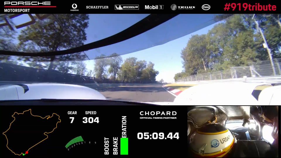 Julia Klöckner mit Smudo auf dem Nürburgring