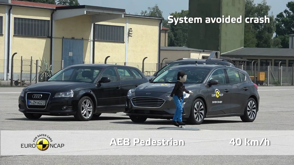  Audi e-tron: Electric has gone connected 