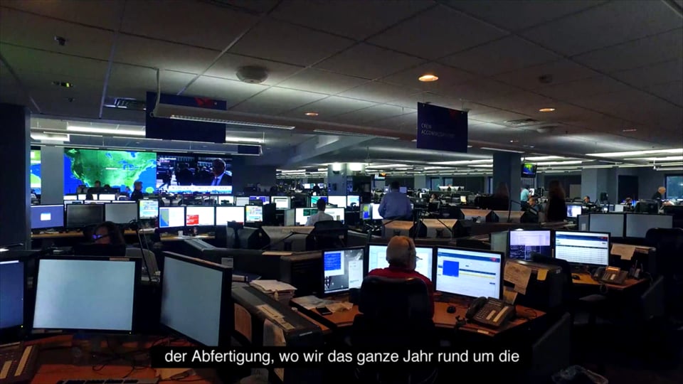  Toyota: New Corolla - Two distinctive designs and two hybrid powertrains